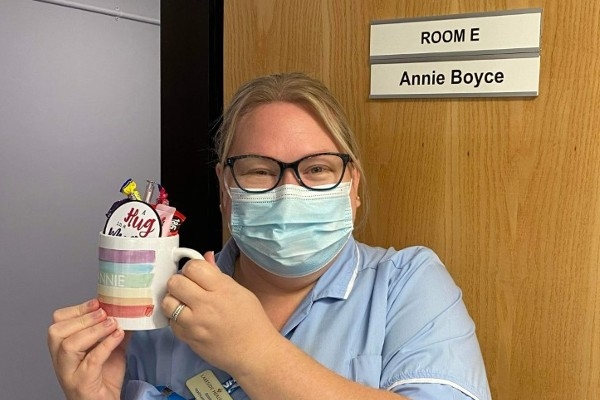 Oundle colleague receives Hug in a Mug